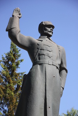 Памятник М.В.Фрунзе с.Бессоновка